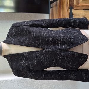 LOFT Women's Textured, Tweed, Black & Wht, ruffle backwaist hook clousure Blazer